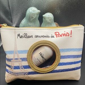 Derrière La Porte BNWOT Paris Souvenir Cream and Blue Women's Cosmetic bag 654